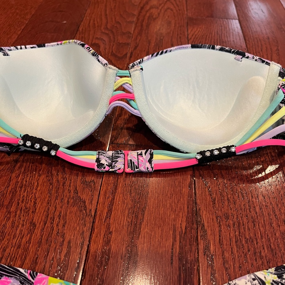 Victoria Secret bikini - Picture 8 of 13